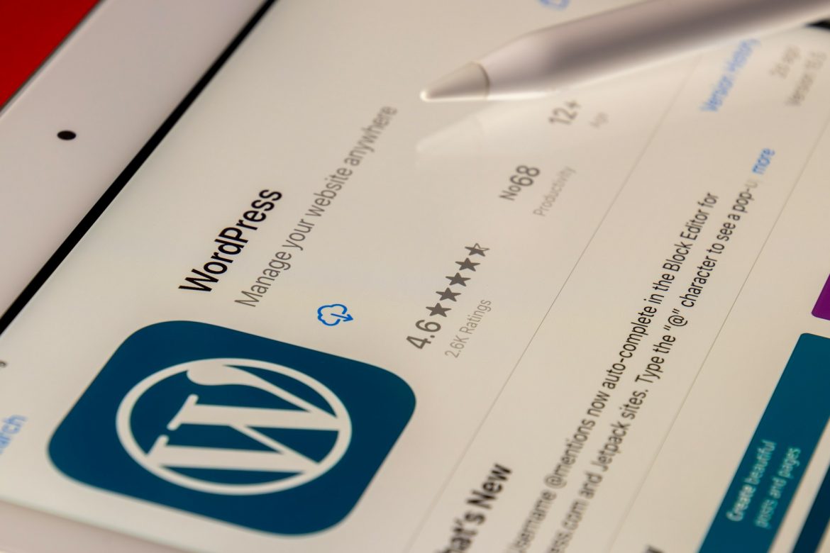 Verouderde WordPress-versies en plug-ins misbruikt voor grootschalige malware-aanval