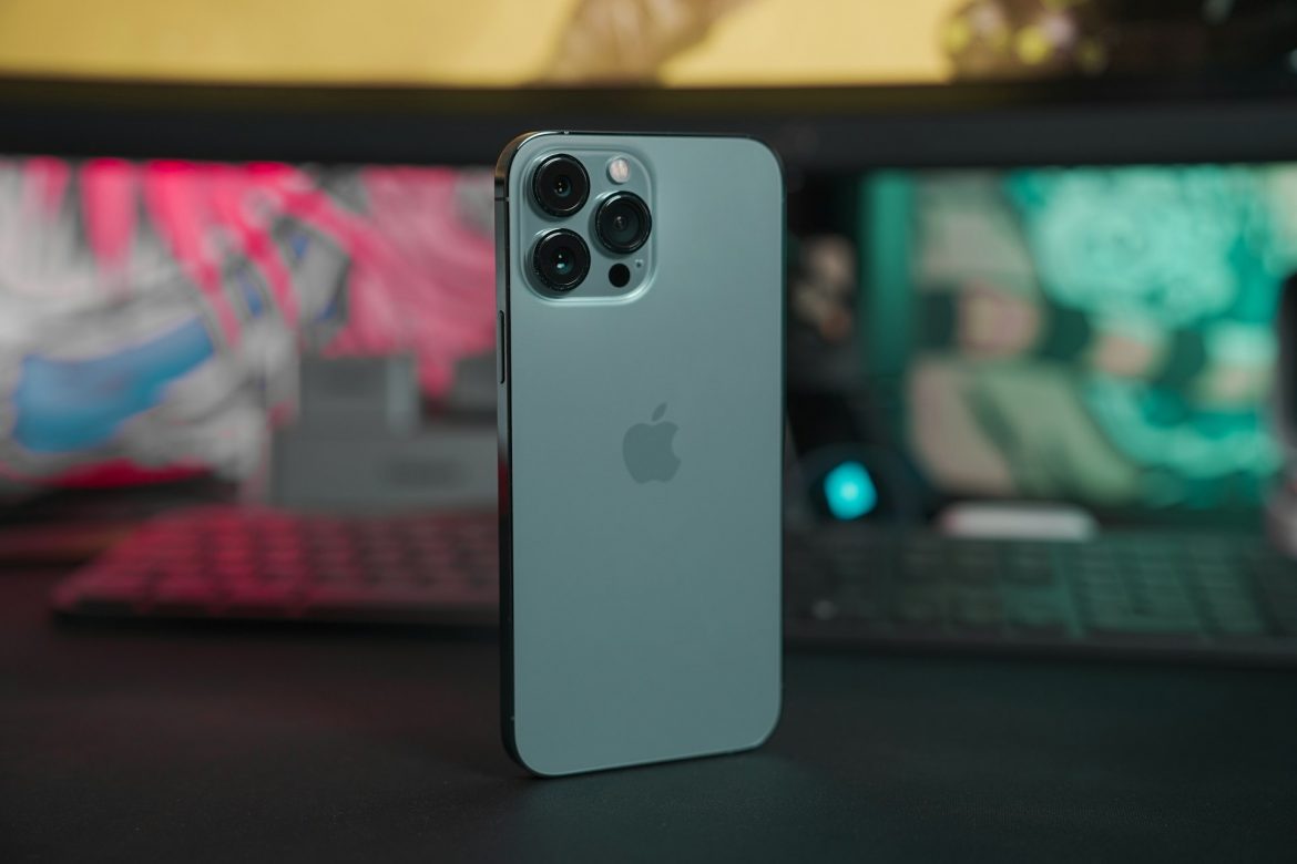 De Prijs van Innovatie: Van de Degelijke iPhone 15 Plus naar een Peperdure Toekomst